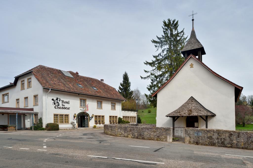 Hotel Du Chasseur Enges Exterior photo