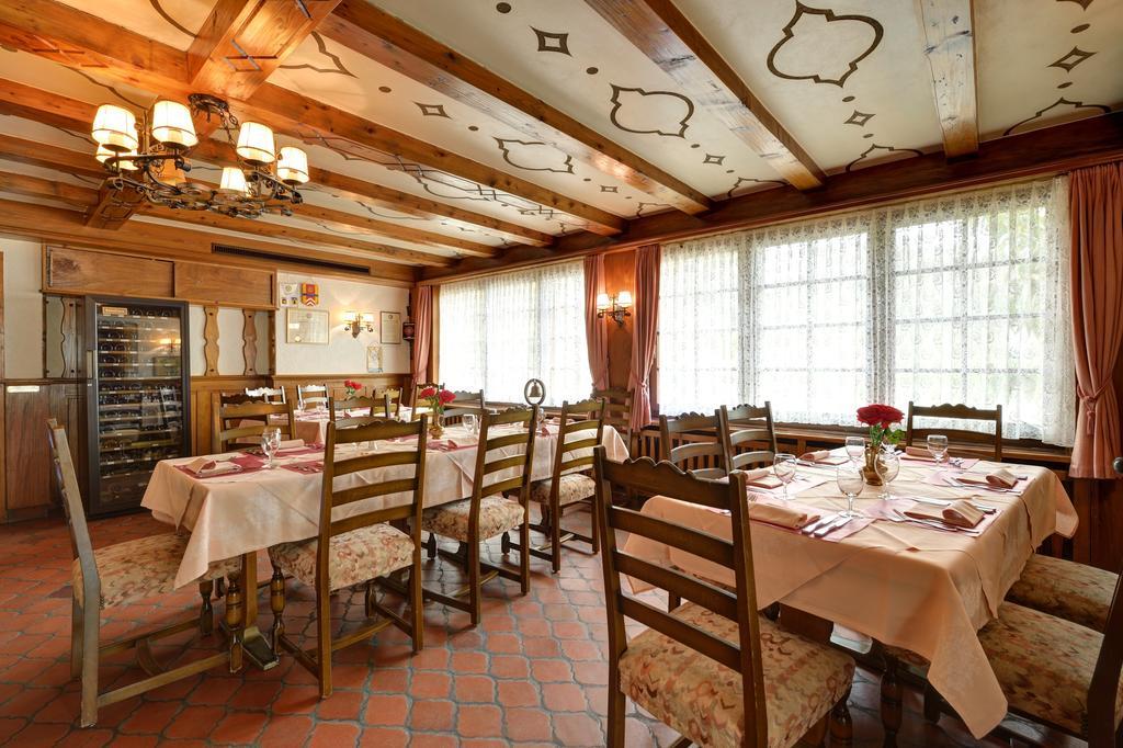 Hotel Du Chasseur Enges Exterior photo
